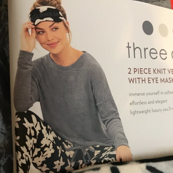Three dots velour pajama set top jogger eye mask - Picture 10 of 16